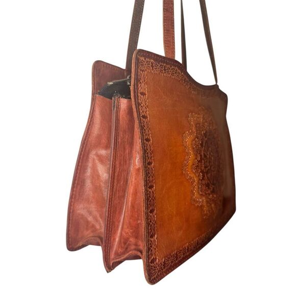 Vintage Brown Leather Tote Shoulder Bag 3D Design Zip Closure - Picture 3 of 8